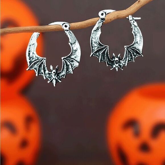 Gothic Bat Hoop Earrings, Silver Tone, engraved details, Comfortable, new - Picture 3 of 4